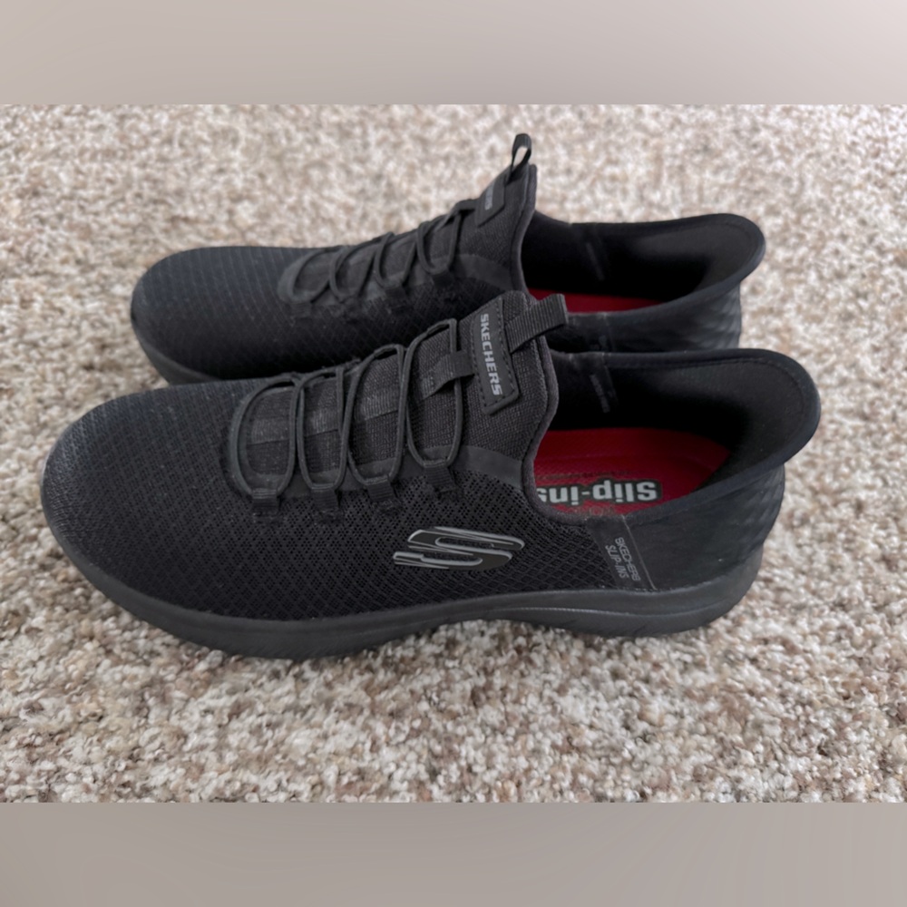 NEW Skechers Women’s Slip Resistant Shoes - sz 9